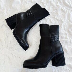 Korks Moergan Boots Size 10 New